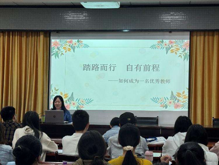 一群人在开会描述已自动生成